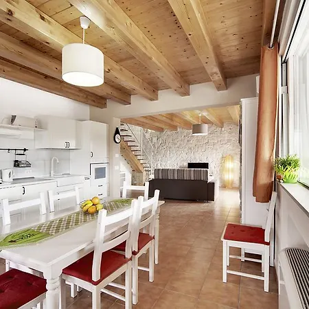 فيلة Margi Giarratana